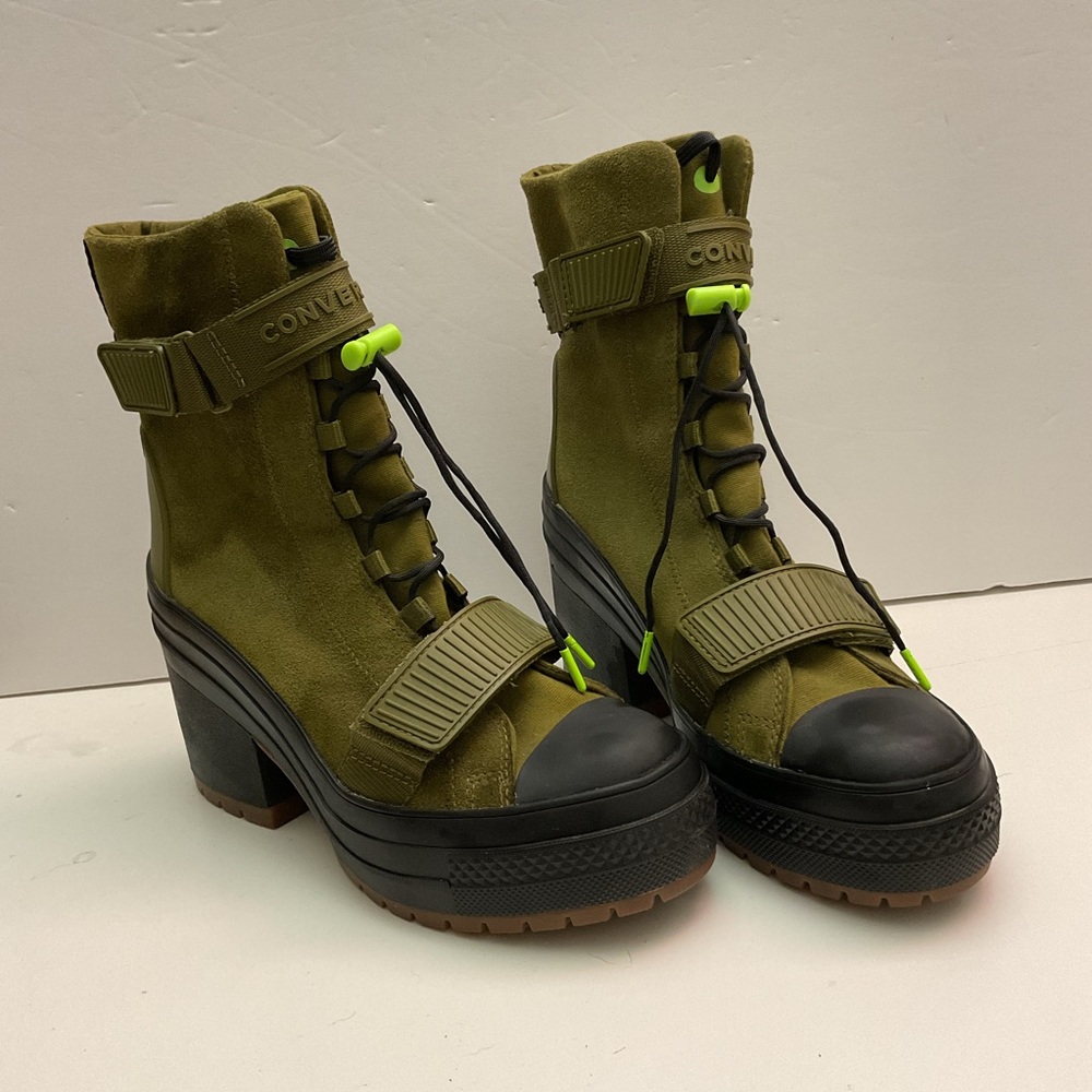 Converse Boots Women’s 7 Chuck Taylor All Stars Green Dark Moss Suede EUC